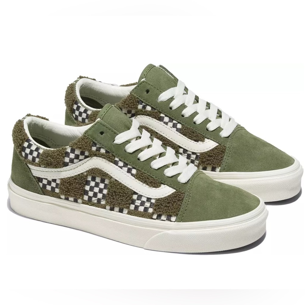 Vans Old Skool checkered sneakers!